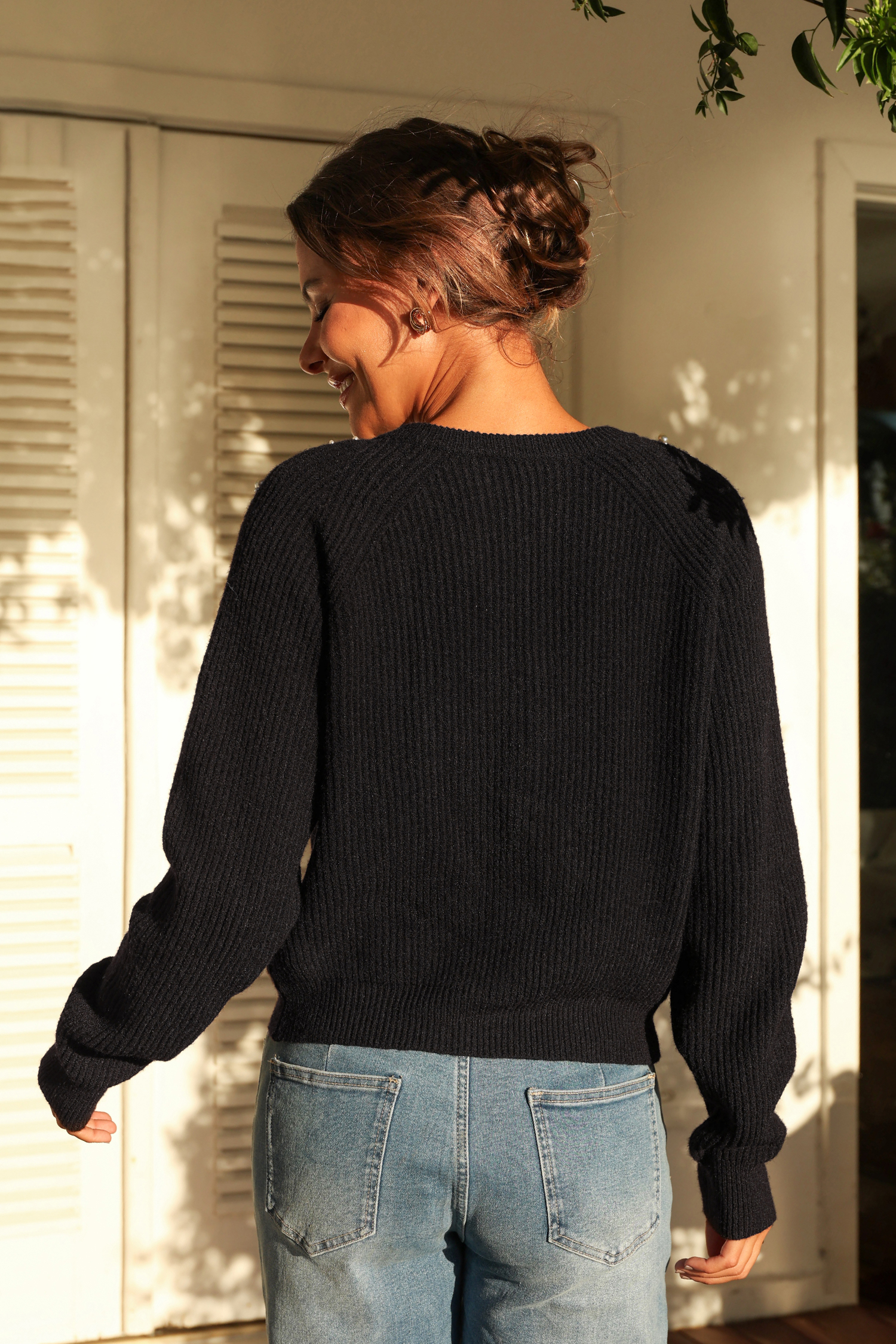 Cardigan con perle finte di inestimabile valore