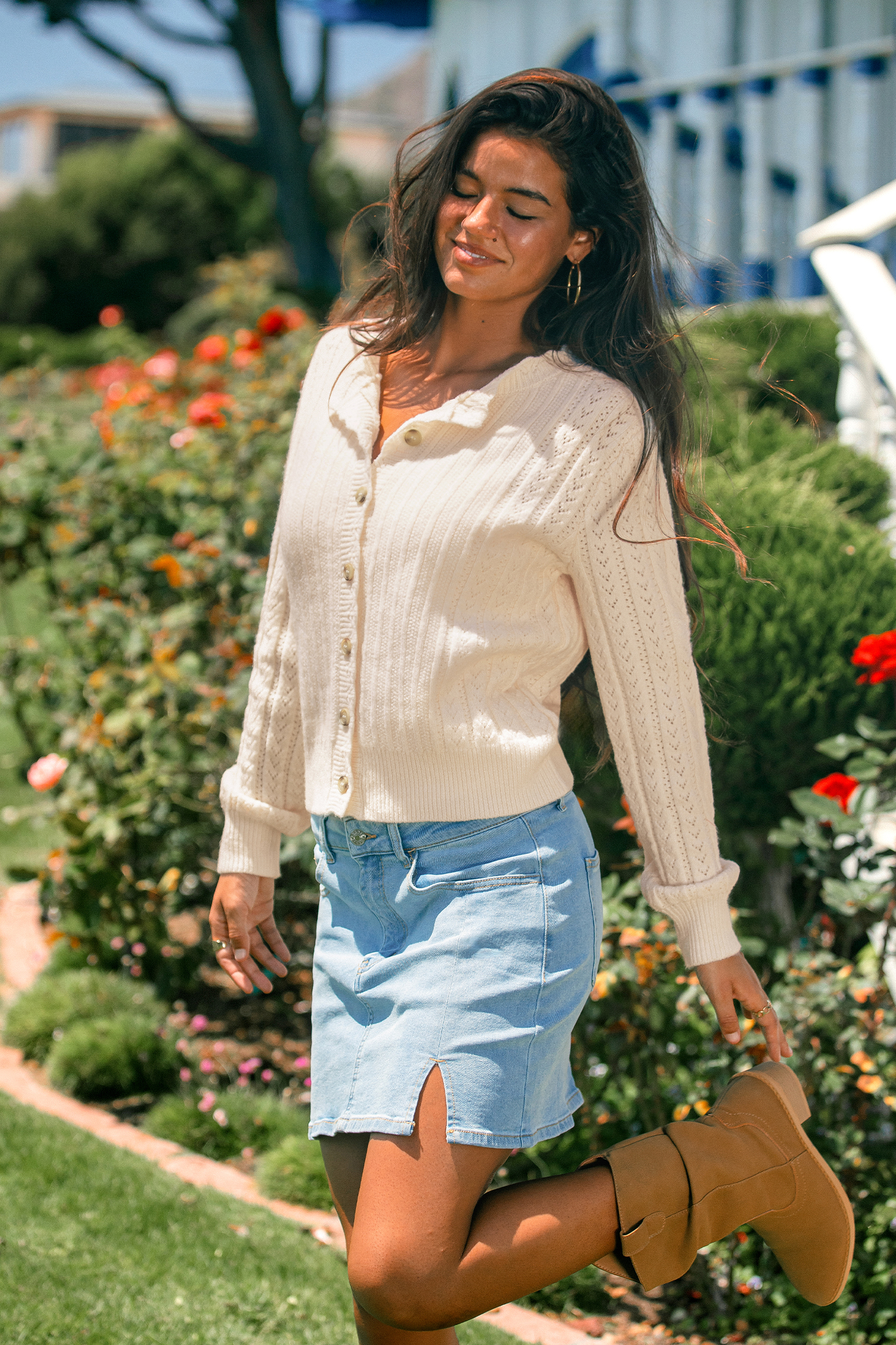 Beige Strickjacke mit Rundhalsausschnitt