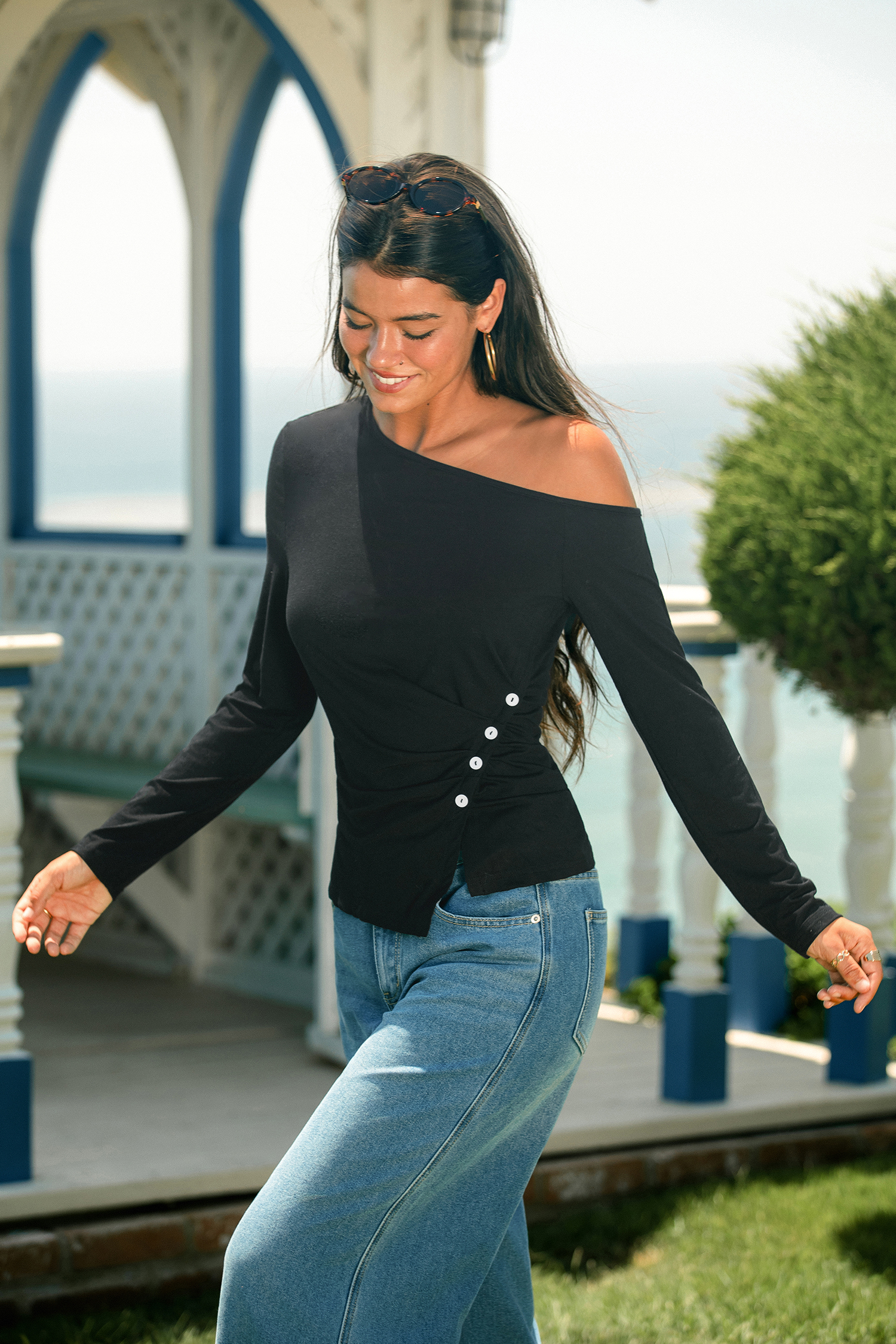 Queen Bee Black Top