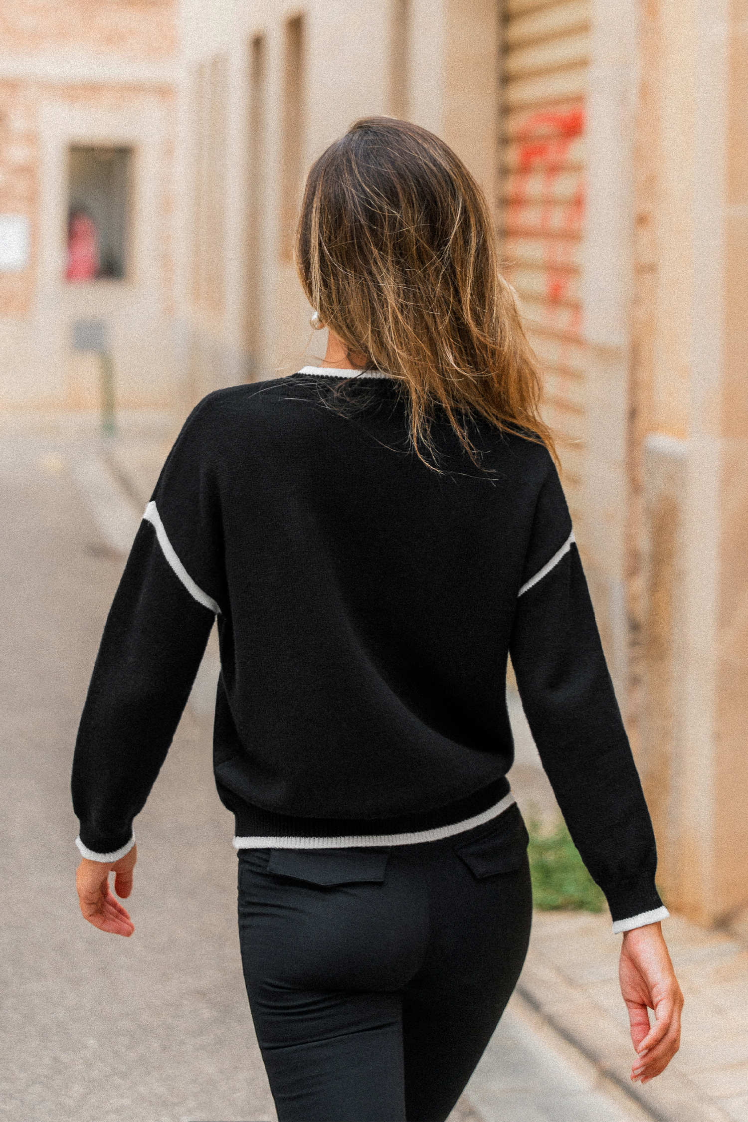 Schwarzer Langarmpullover mit Schleifendetail
