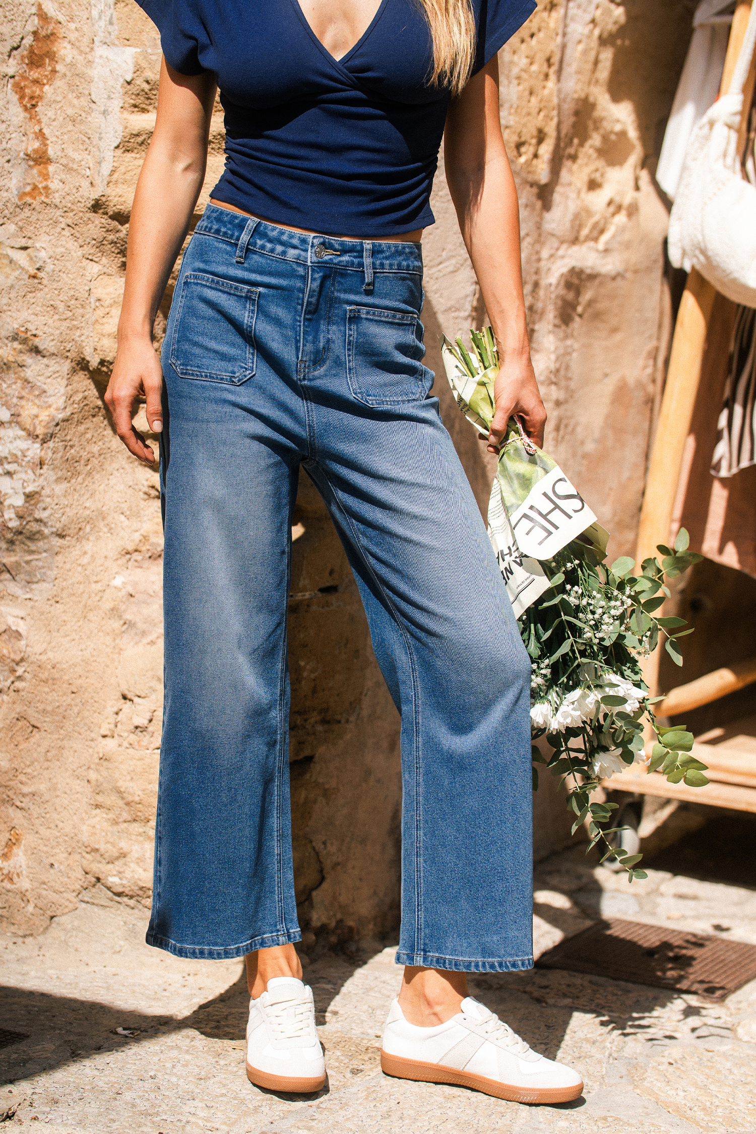 Jeans a lavaggio medio di una piccola città