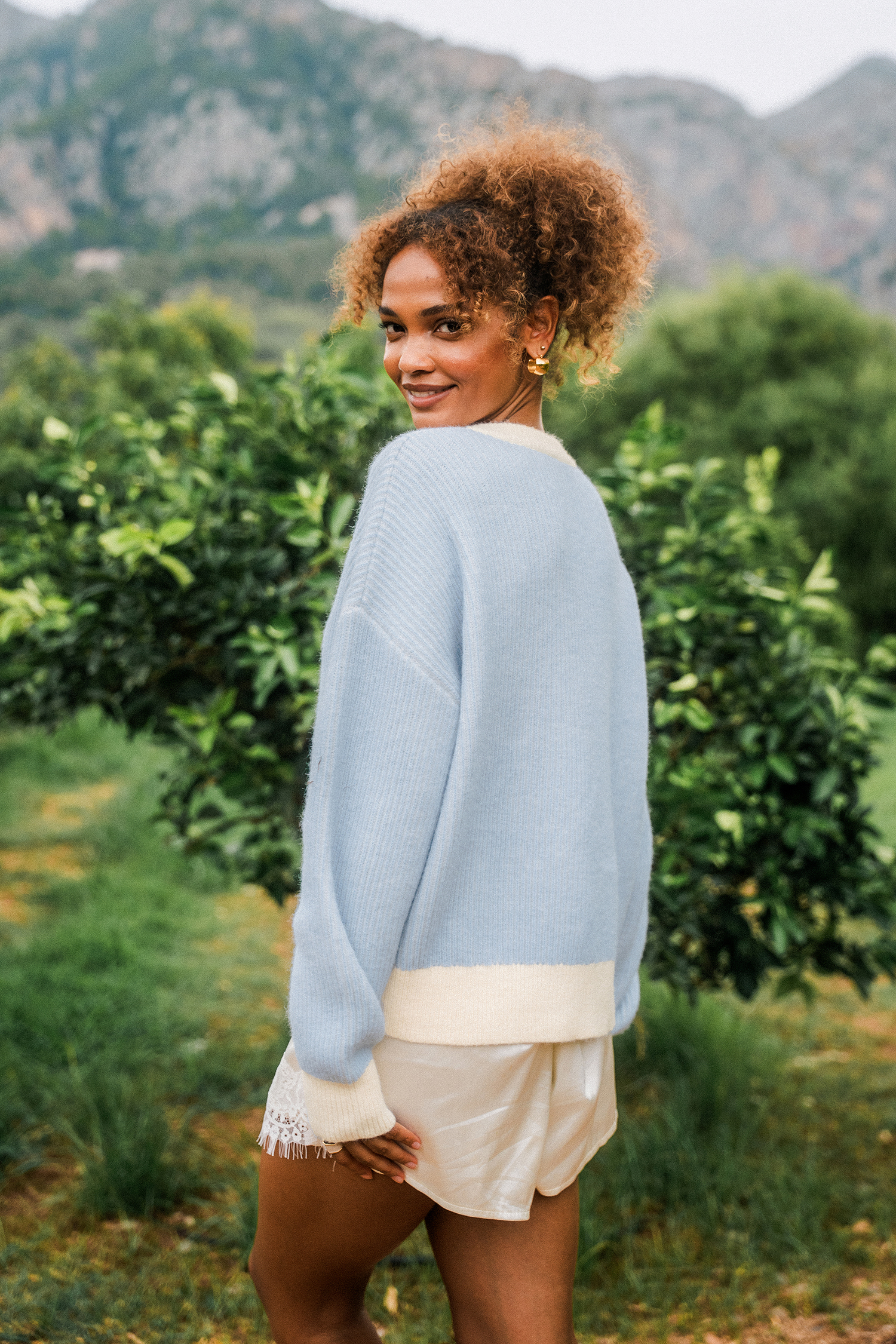 Blauer Farbblock Langarmpullover mit Rundhalsausschnitt