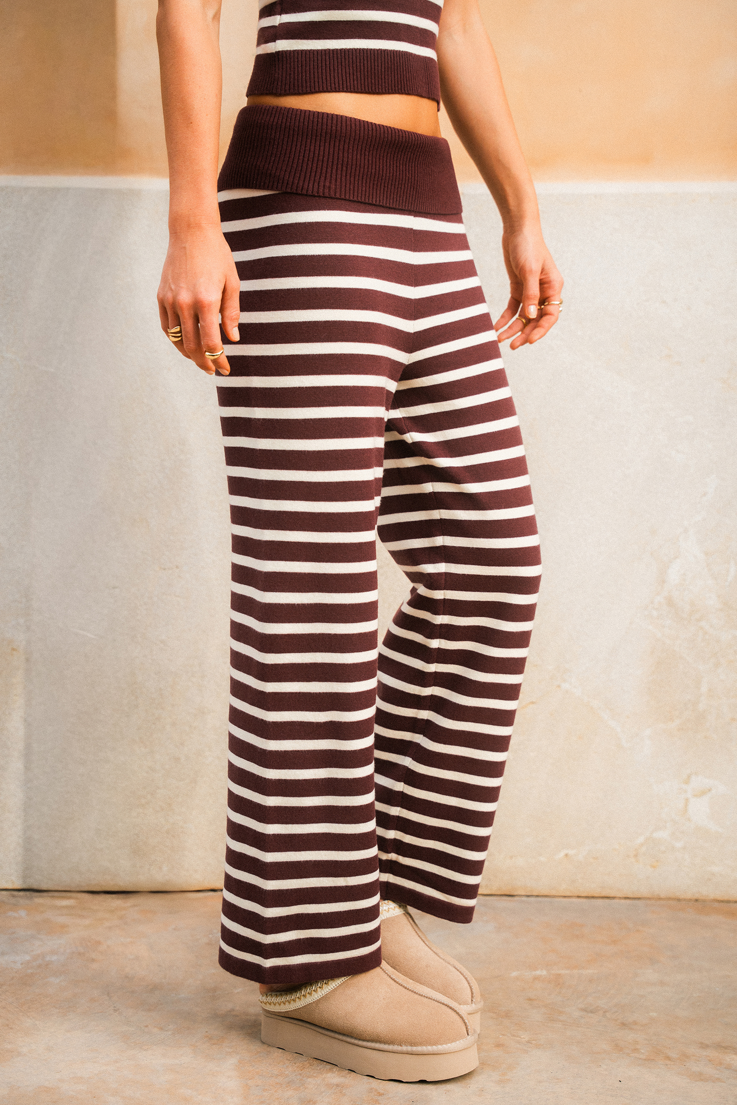 Pantaloni a maglia a righe per un look rilassato