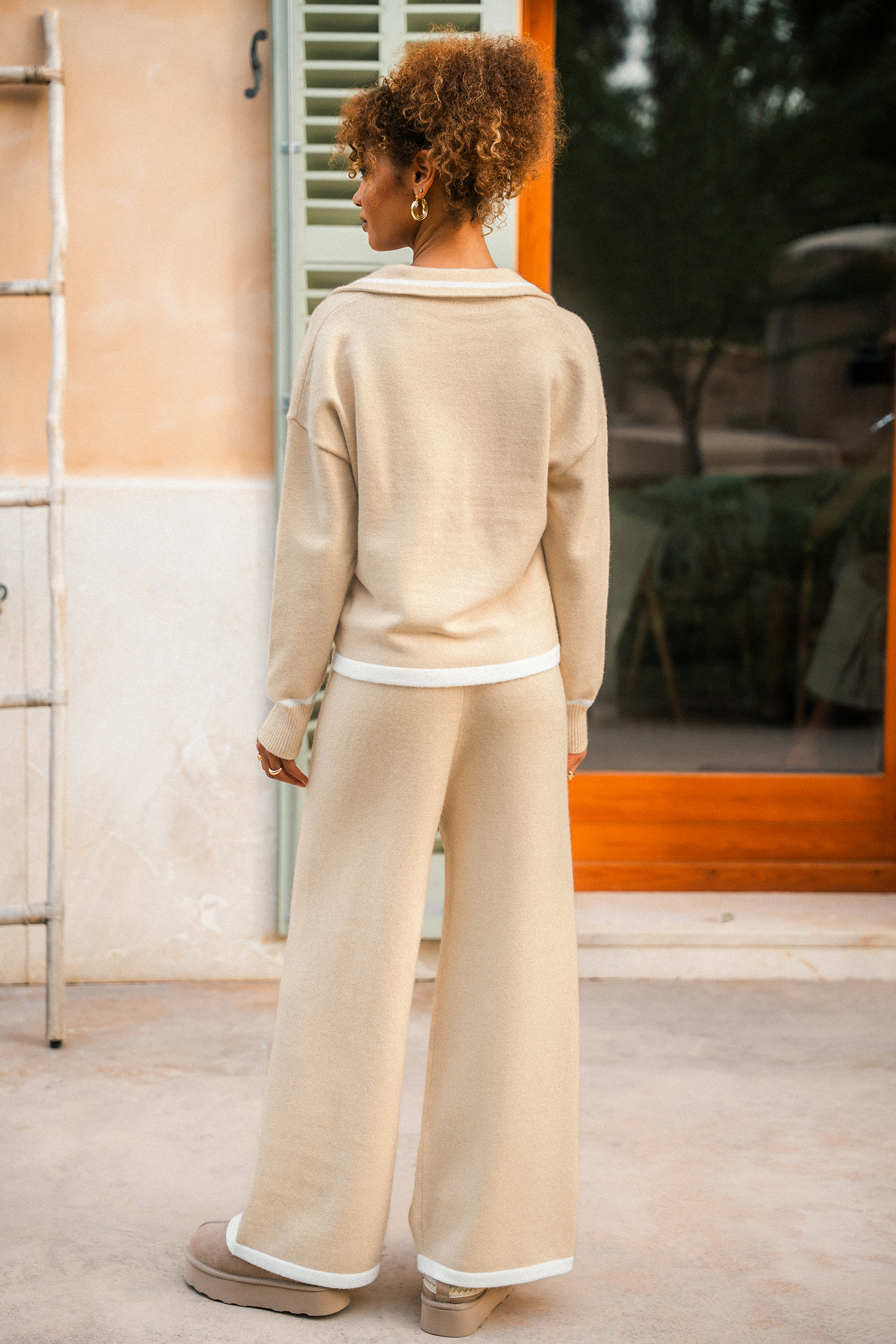 Pantaloni in maglia color kaki mandorla tostata