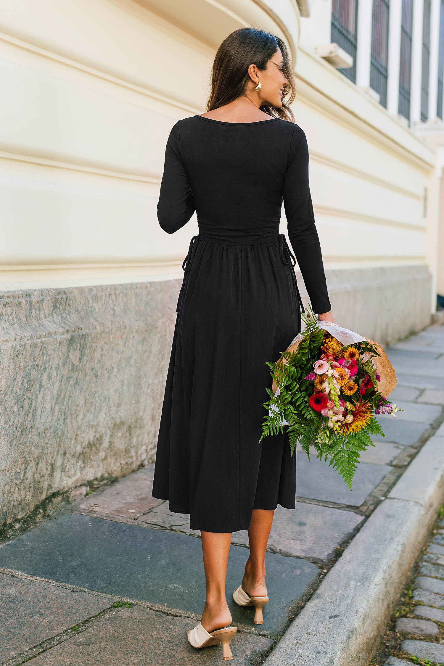 Schwarzes Langarm Maxi-Freizeitkleid mit Karree-Ausschnitt