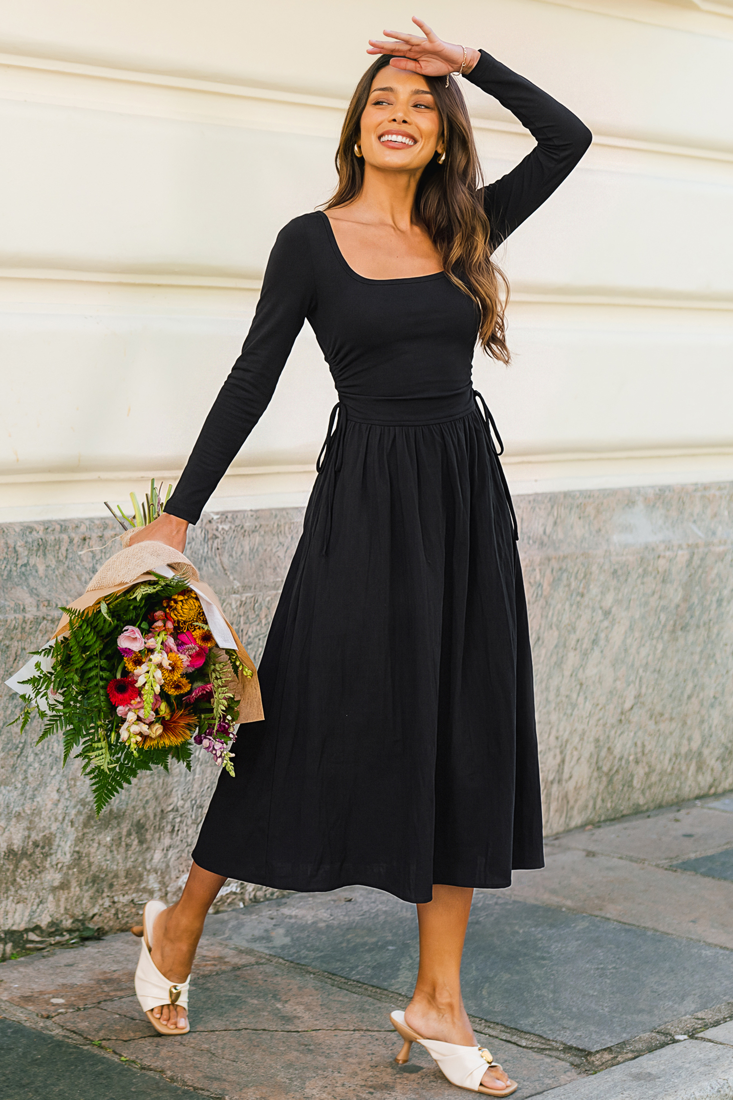 Schwarzes Langarm Maxi-Freizeitkleid mit Karree-Ausschnitt