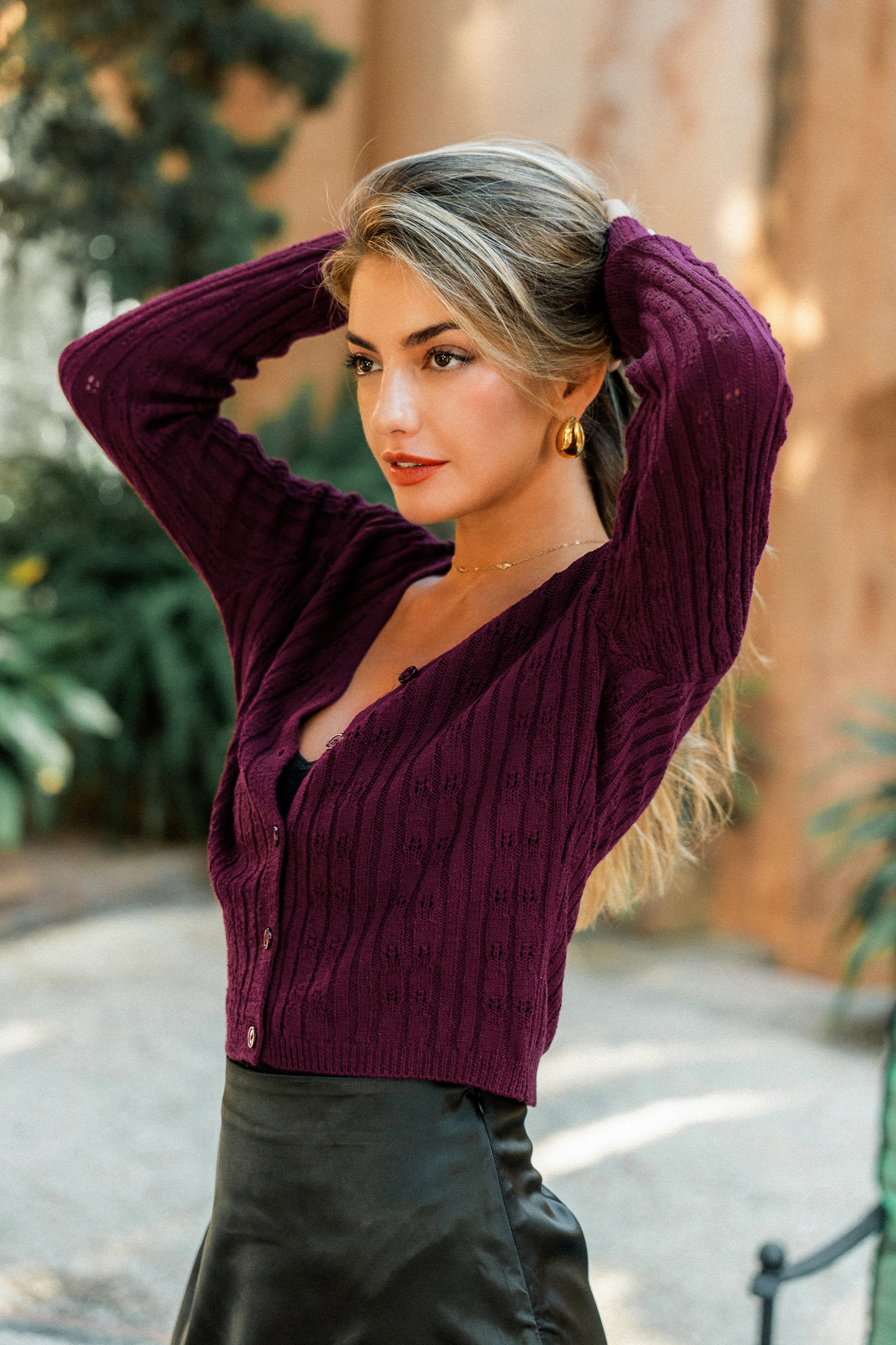 Lila Strickjacke mit V-Ausschnitt