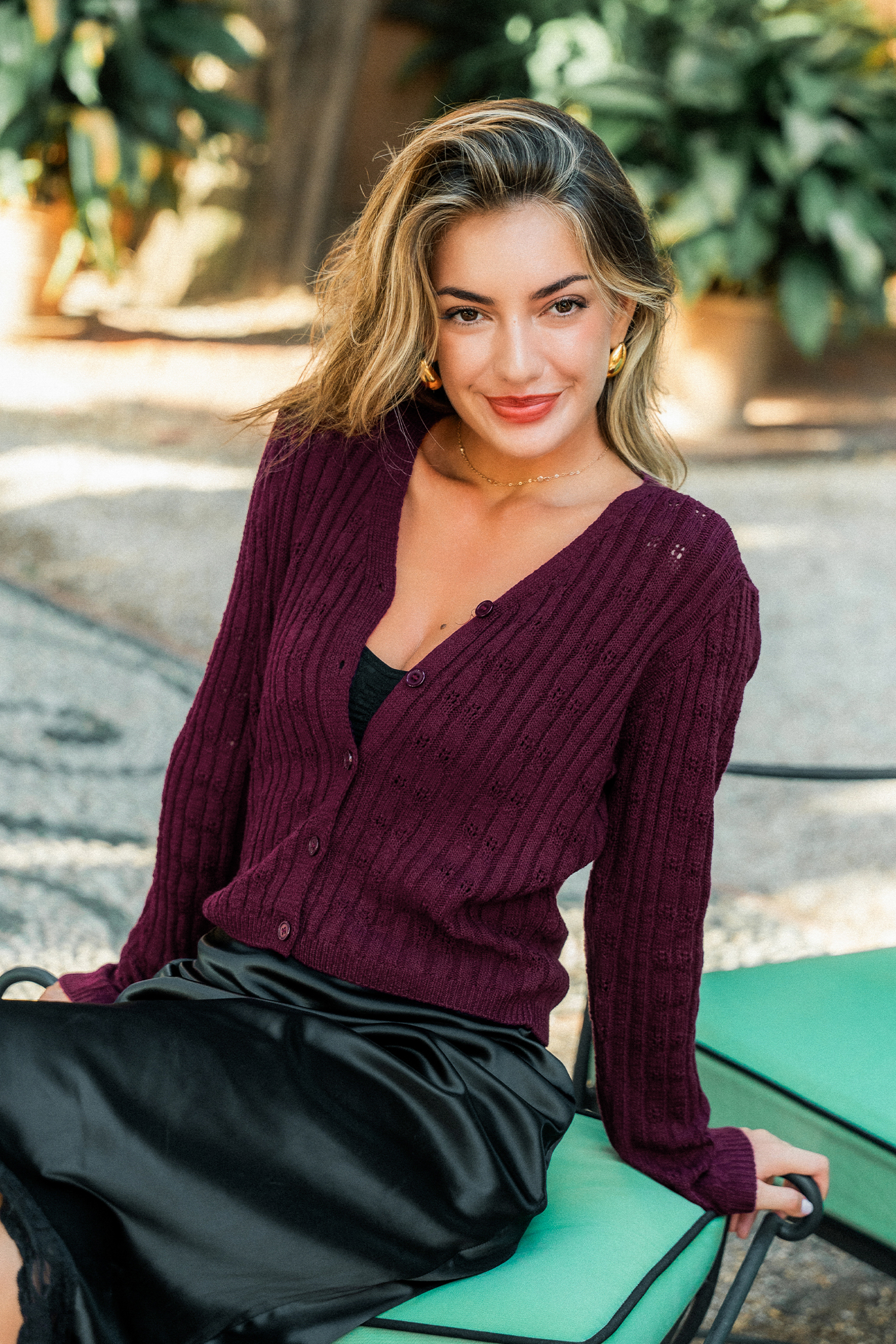 Lila Strickjacke mit V-Ausschnitt