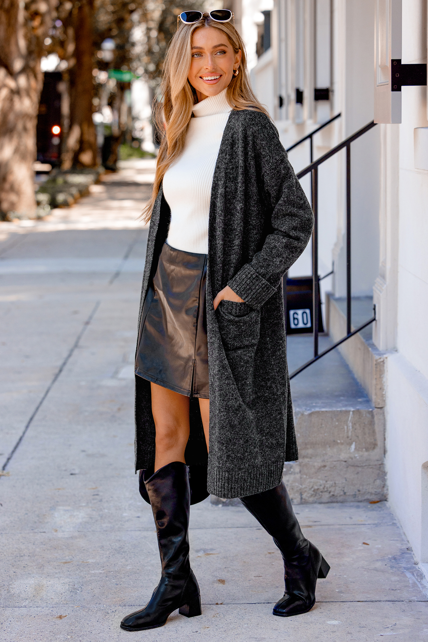 Graue Lange Strickjacke