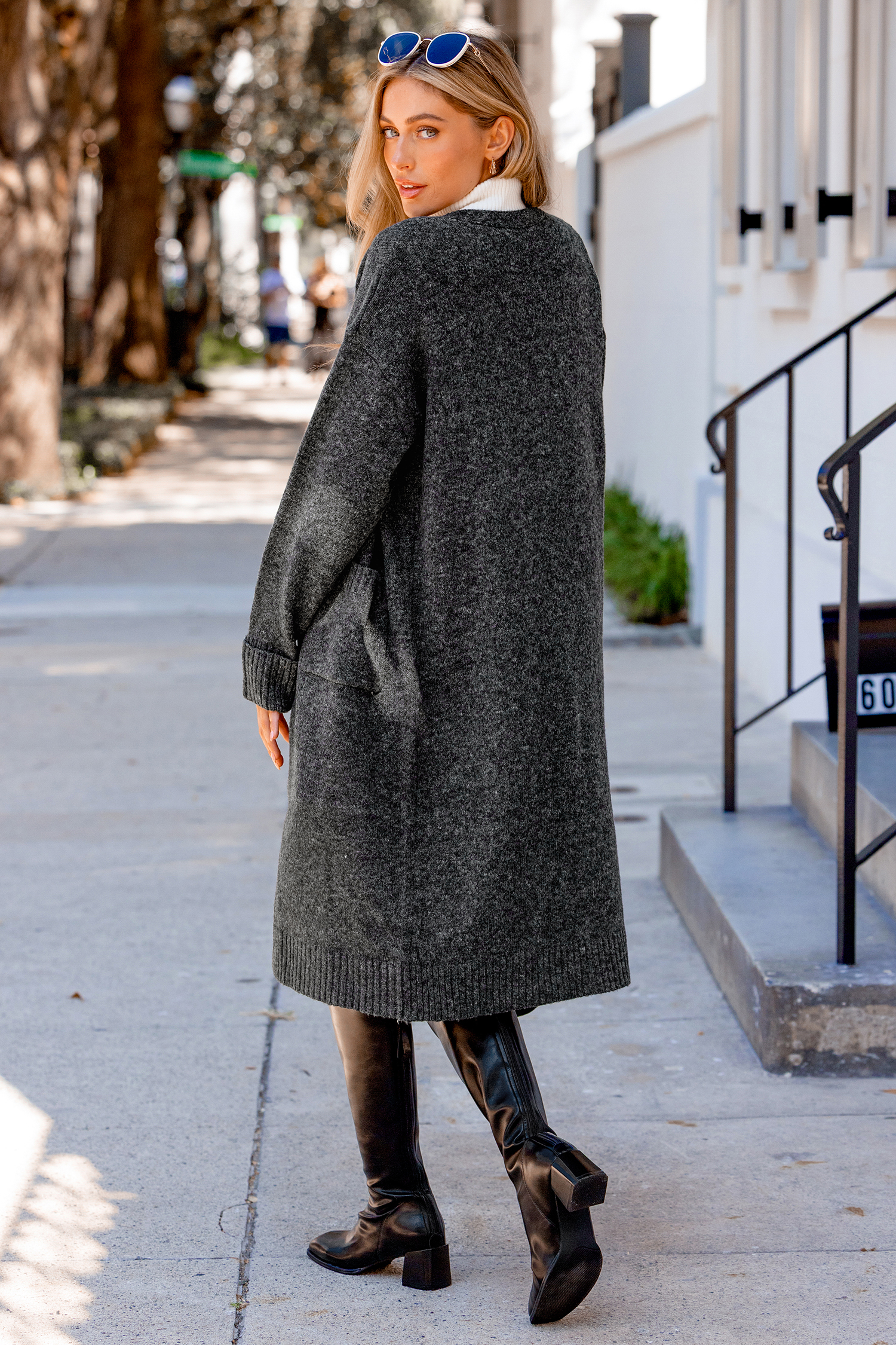 Graue Lange Strickjacke