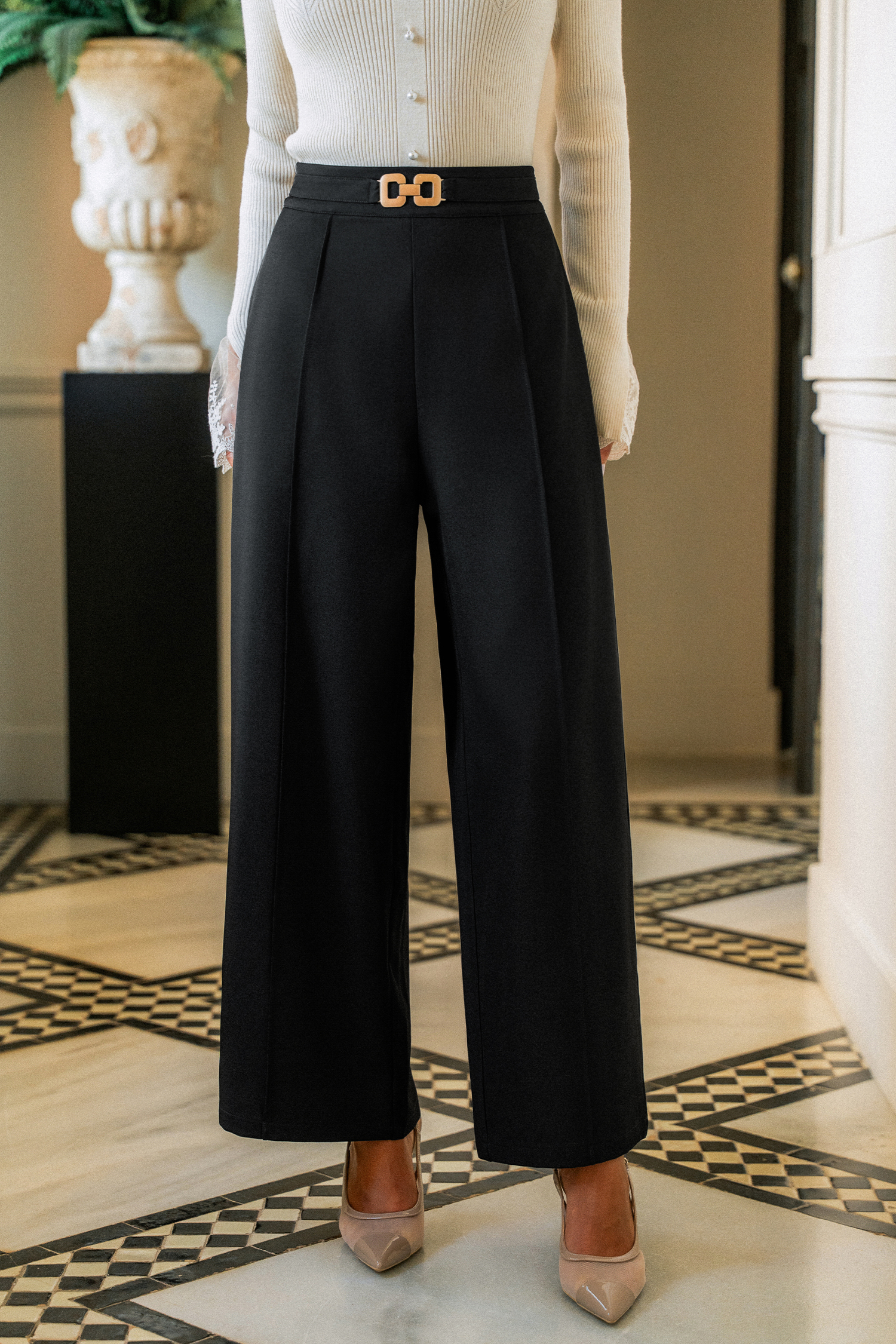 Pantalon noir tissé à taille élastique et jambe large