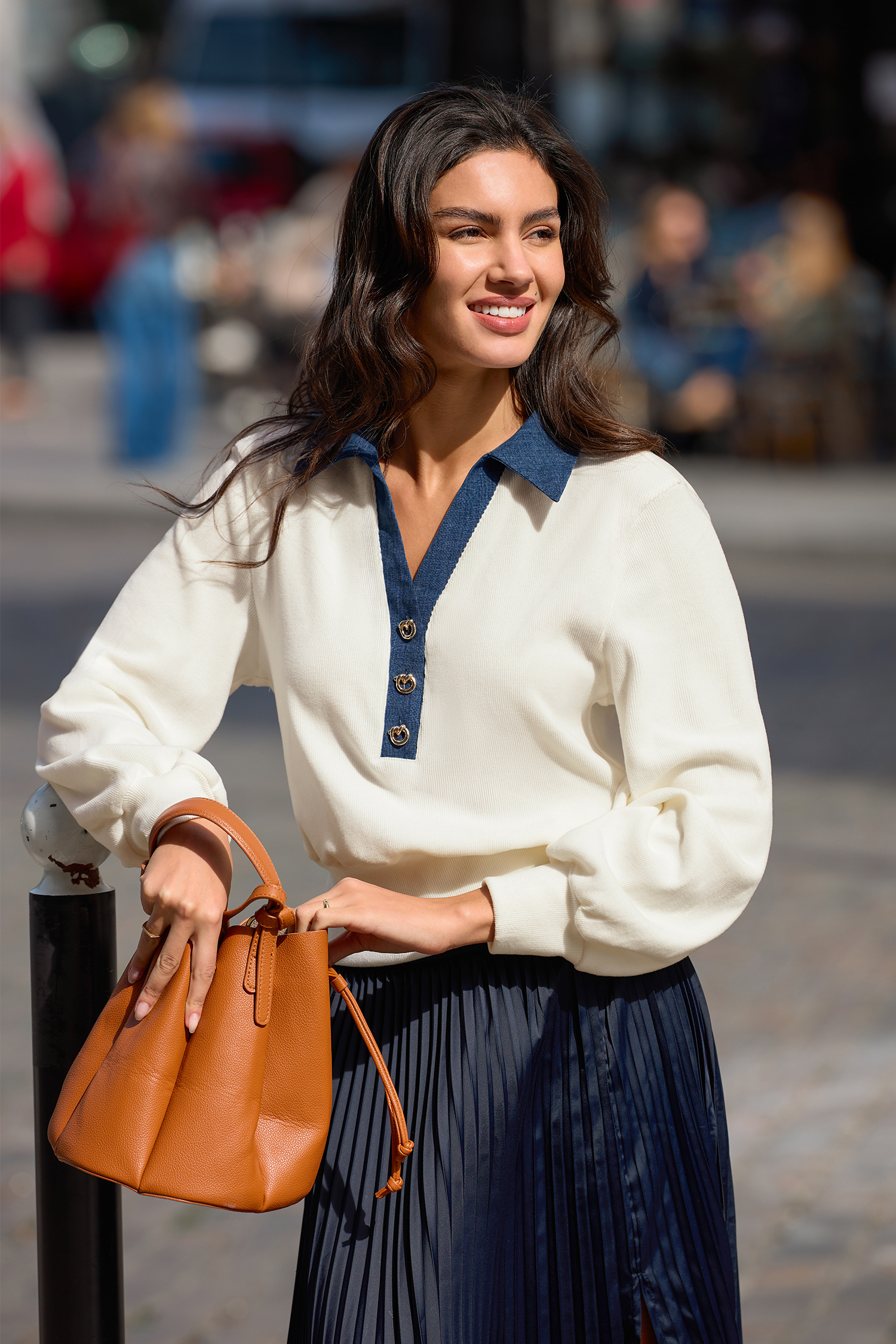 Top beige en tricot à col chemise et manches longues