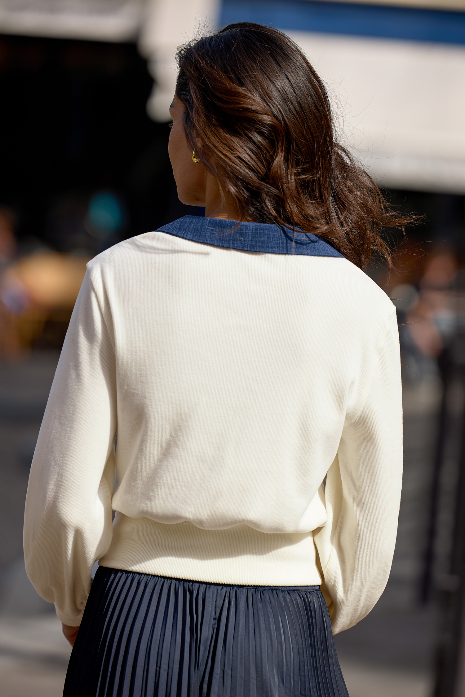 Top beige en tricot à col chemise et manches longues