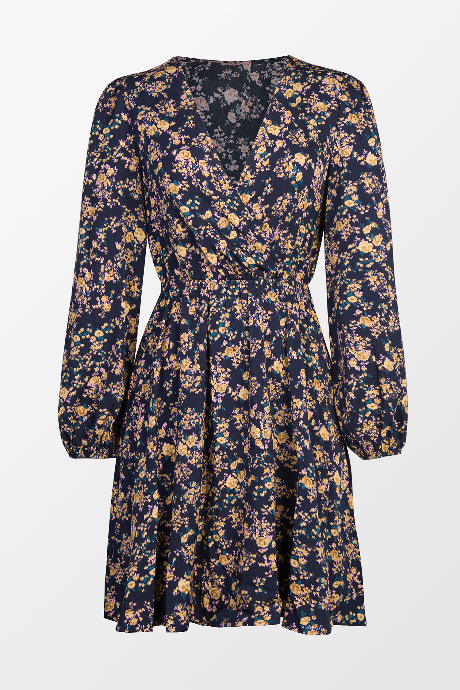 Robe courte à petites fleurs et manches paysannes