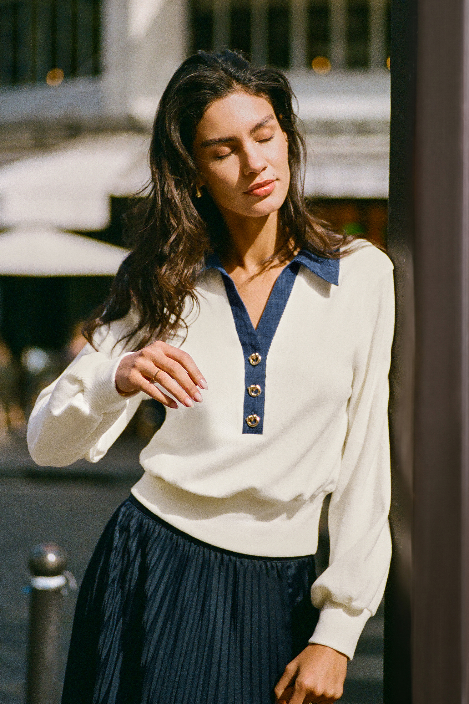 Top beige en tricot à col chemise et manches longues