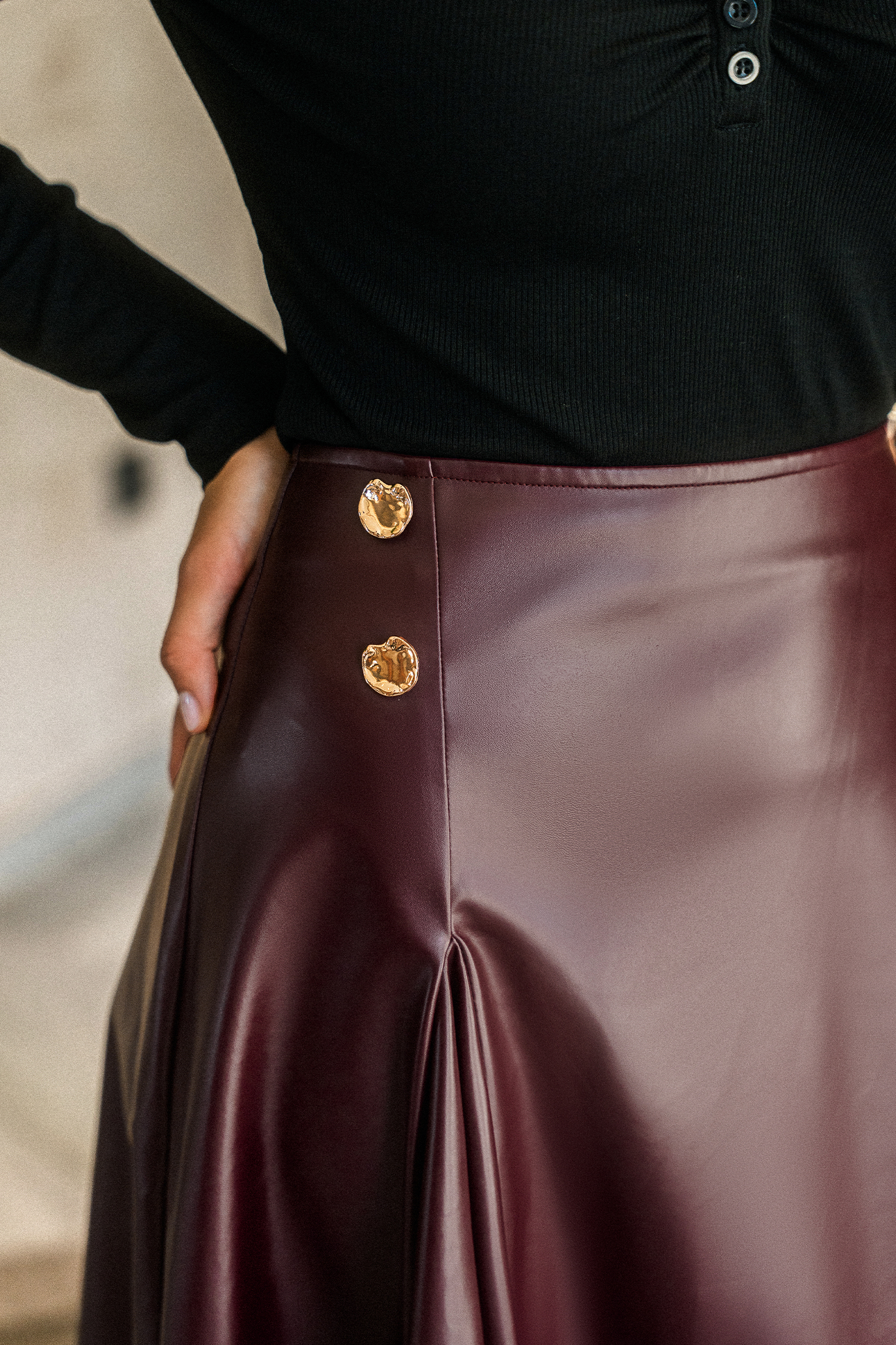 Jupe longue rouge à détails boutons
