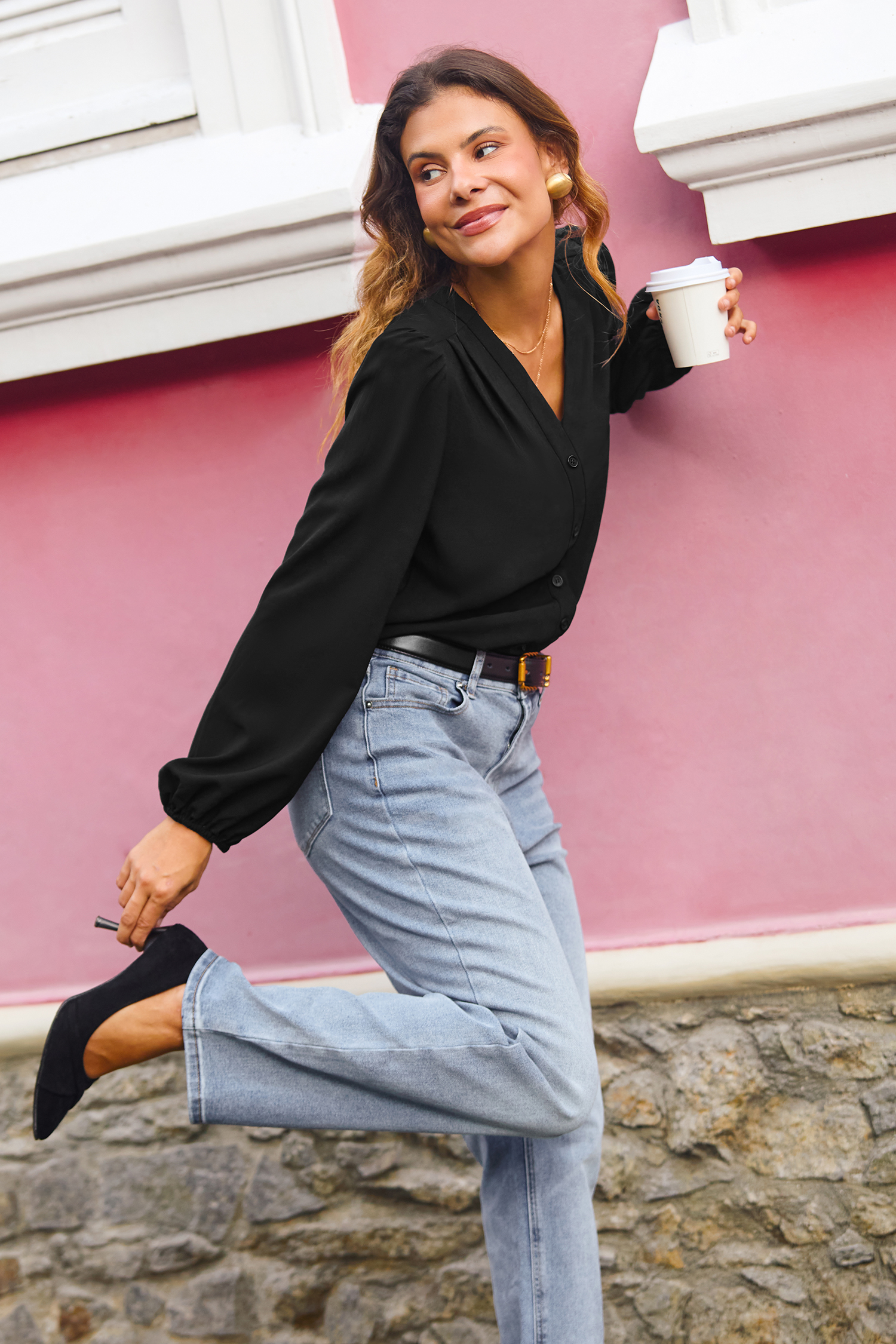 Blouse noire à col V et manches longues