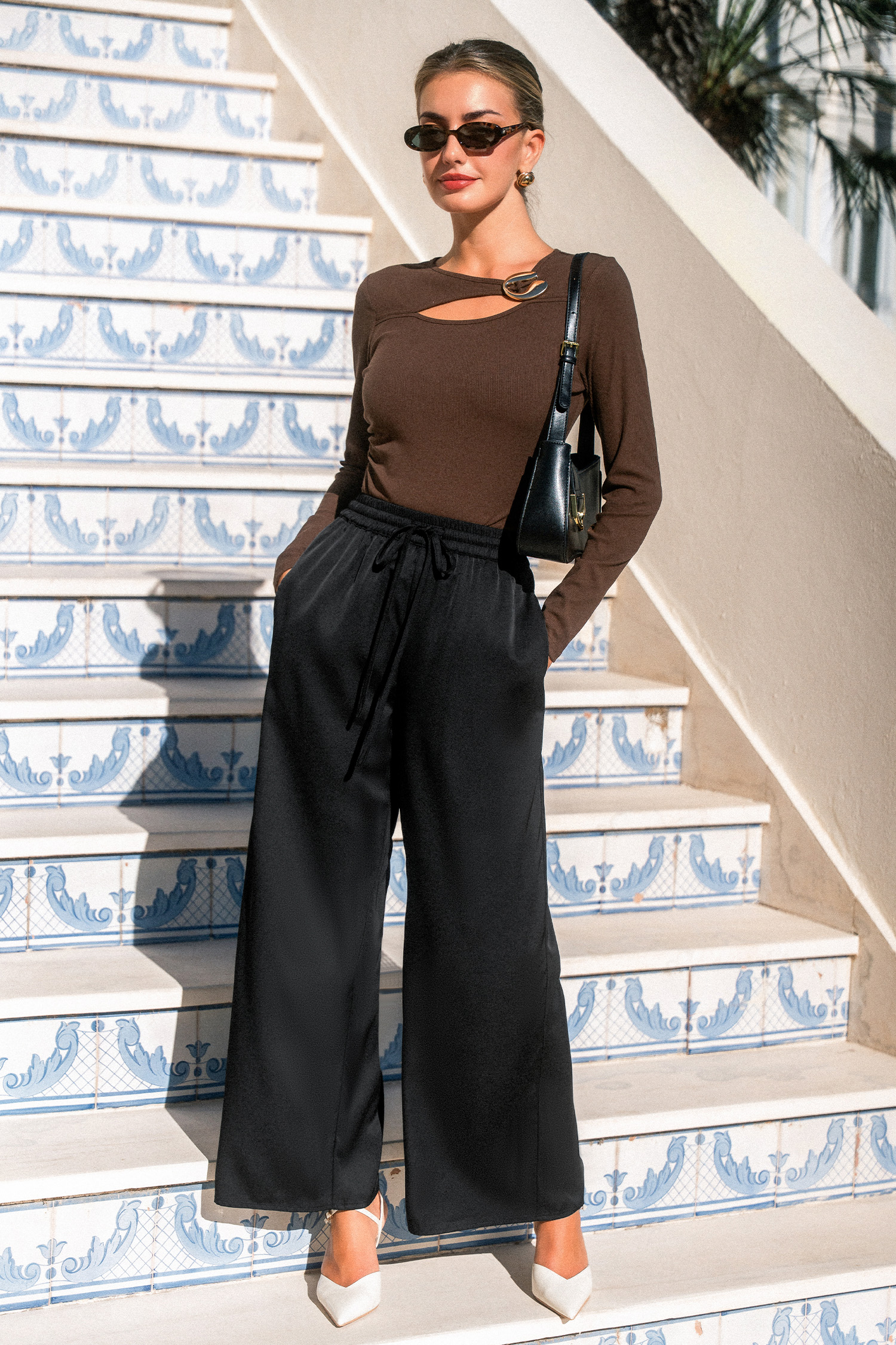 Pantalon noir tissé à taille élastiquée et jambe large