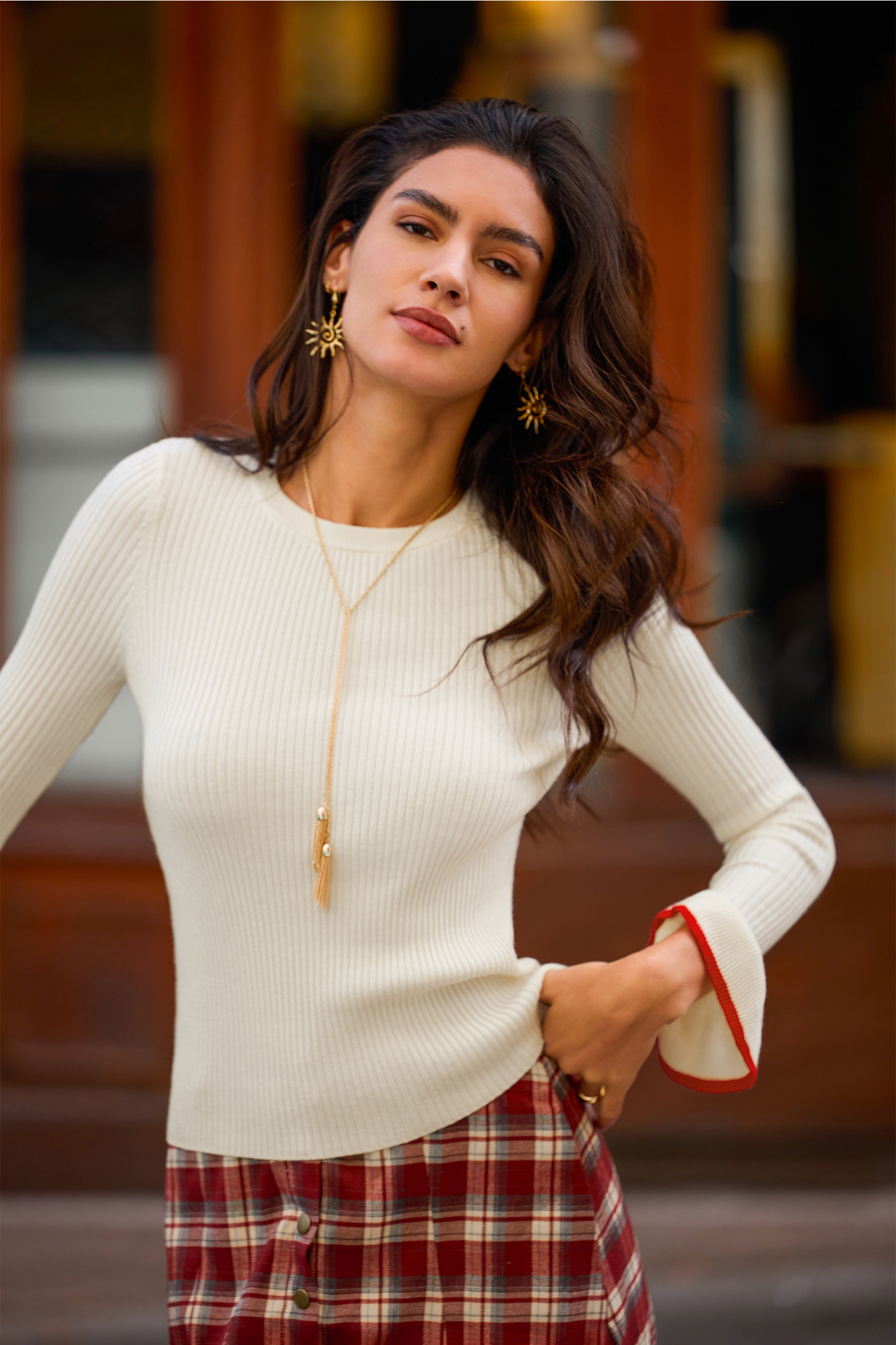Pull blanc en tricot avec laine à col rond et bordure volantée