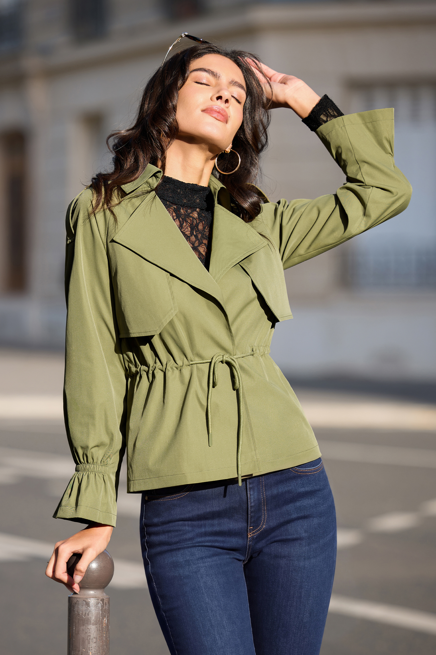 Trench vert à col chemise et cordon