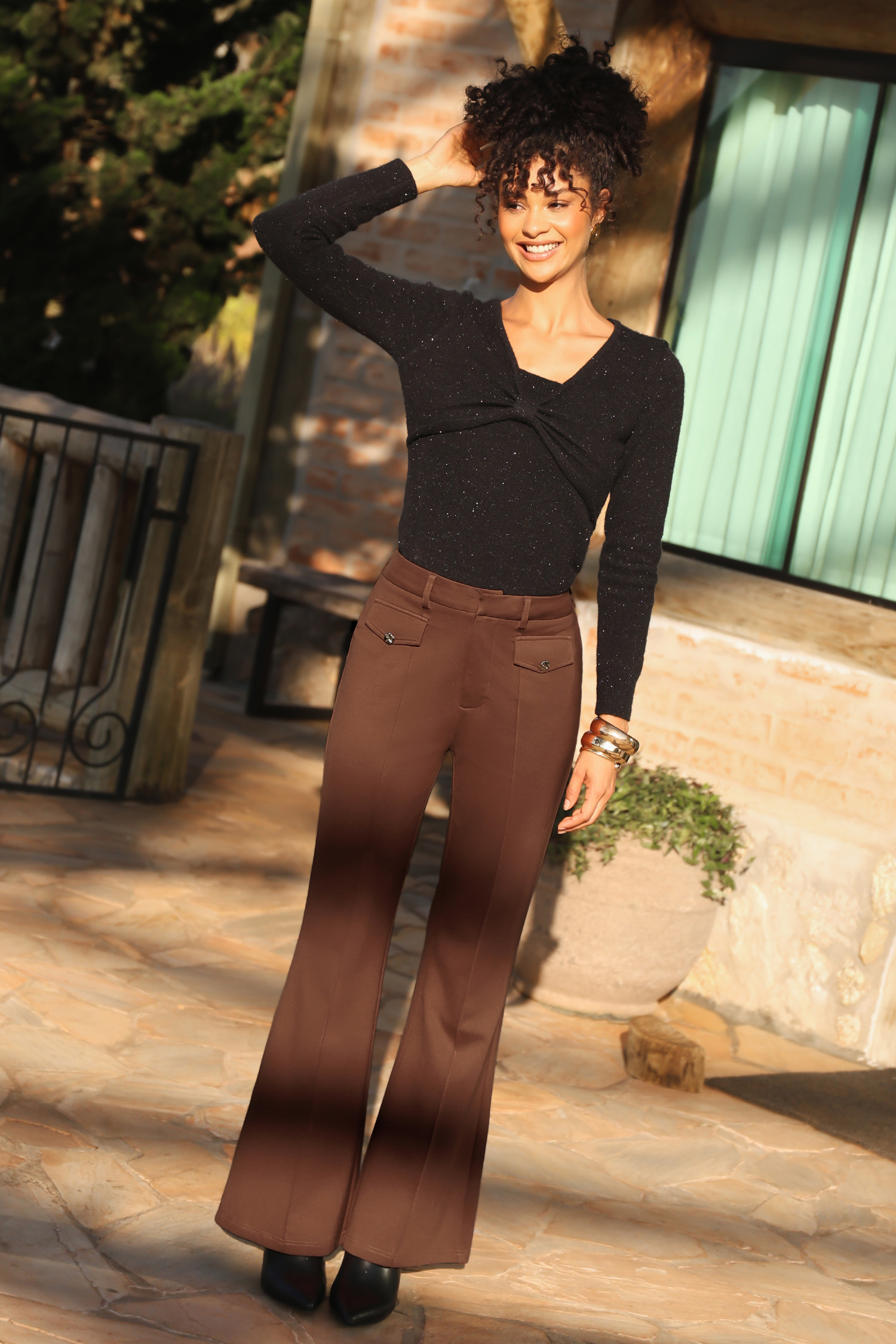 Pantalon orange en tricot à plis nervurés et jambe droite