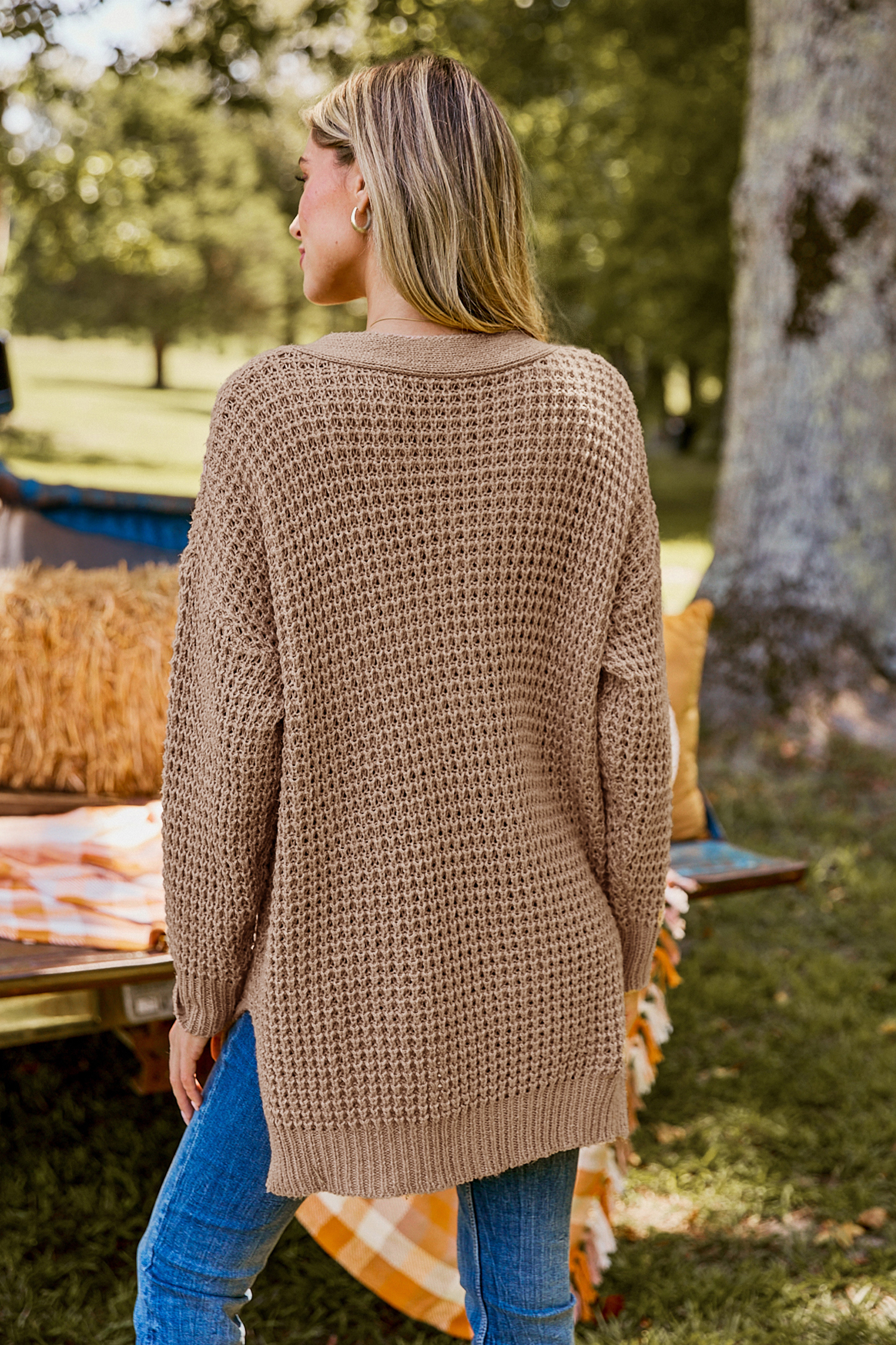 Pull henley à col en V et manches longues marron clair